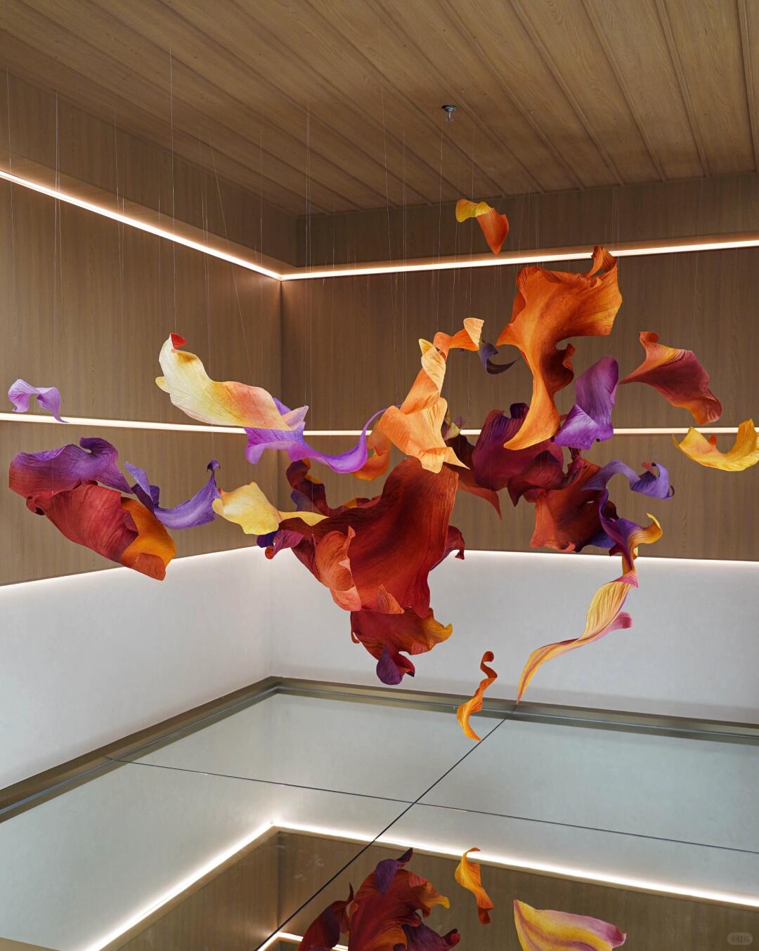 A Poem Scattered by the Wind | Installation Art in a Mirrored World